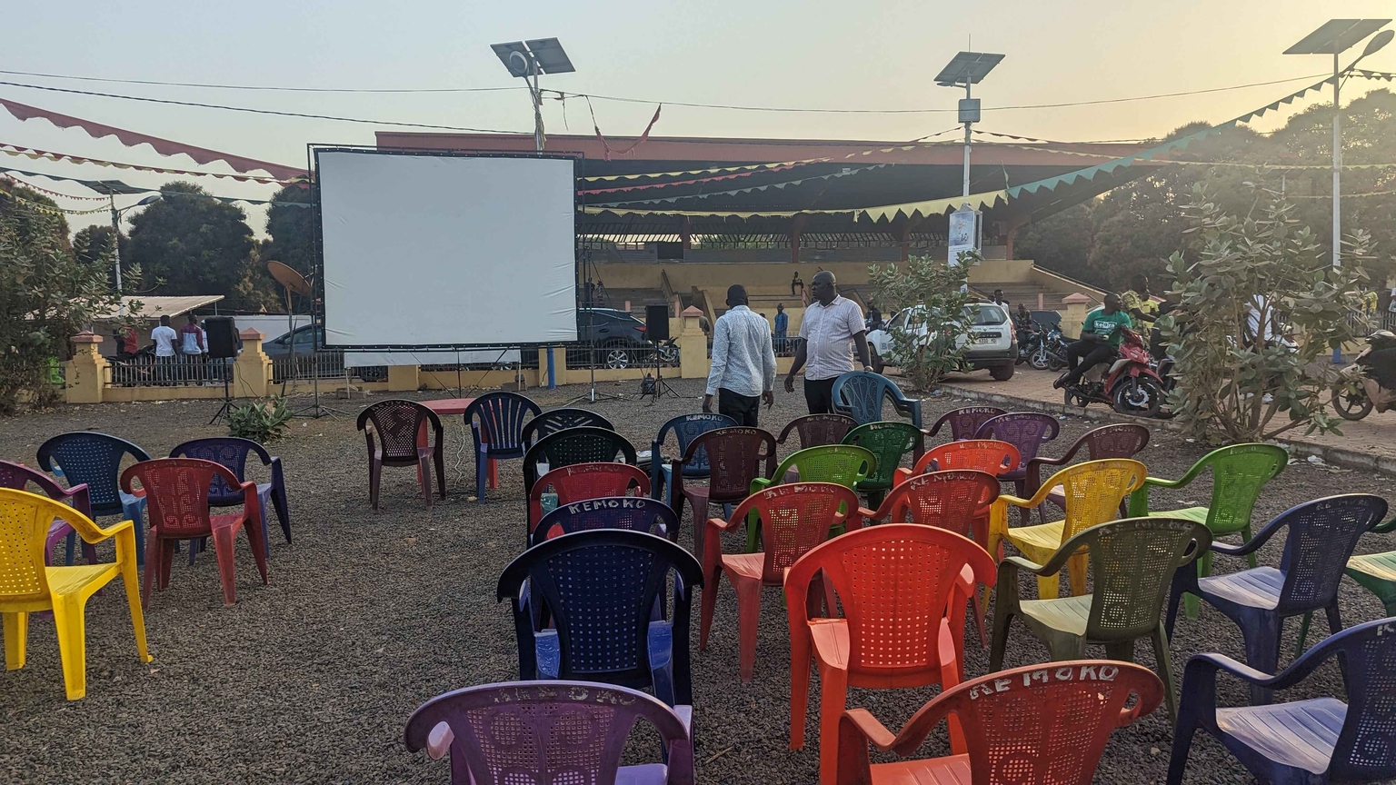cinéma pleine air de jour - ciné nomade afrique