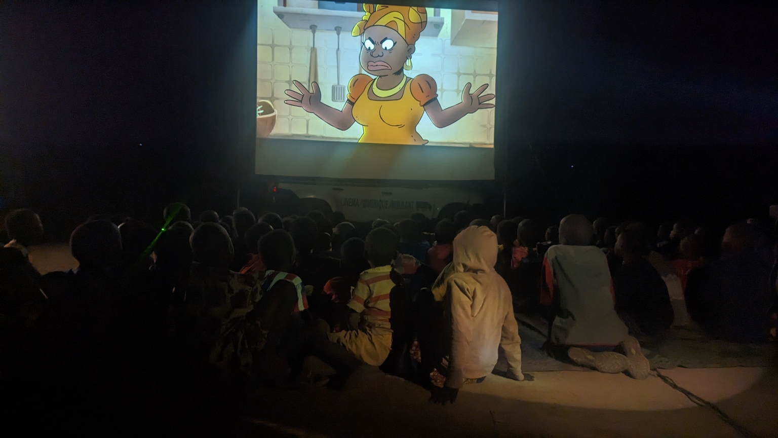 cinéma pleine air de nuit 2 - ciné nomade afrique